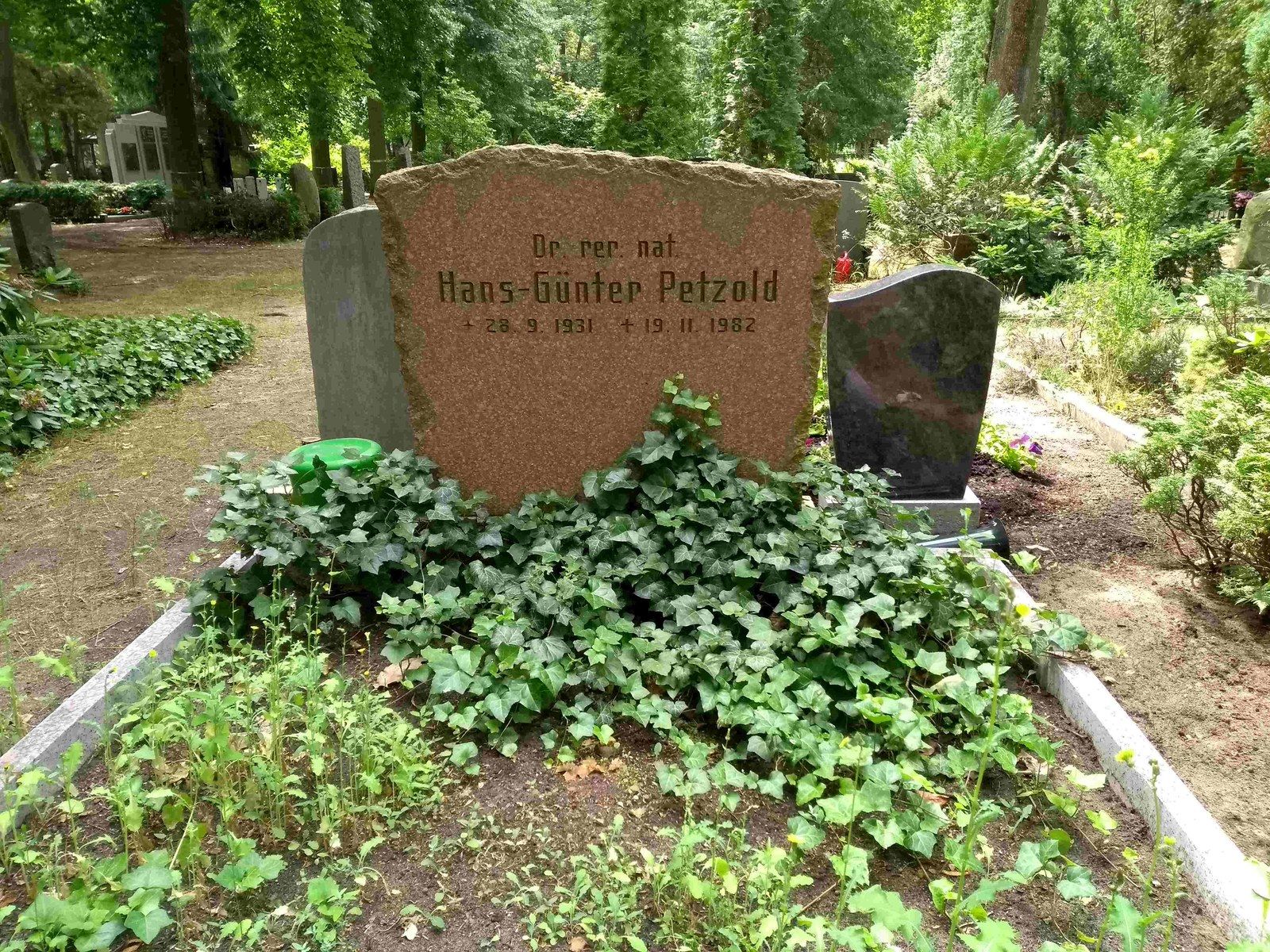 Grabstätte von Hans-Günter Petzold auf dem Friedhof Karlshorst – Friedhof Karlshorst